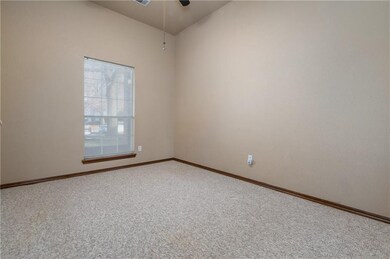 500 Gyrfalcon Dr, Norman, OK 73072 - photo 4