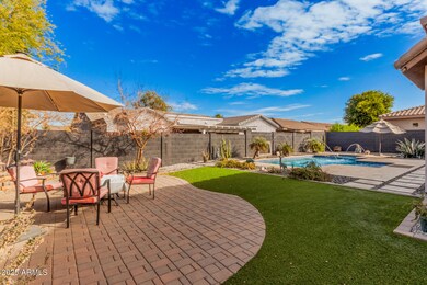 1902 E DESERT Lane, Phoenix, AZ 85042