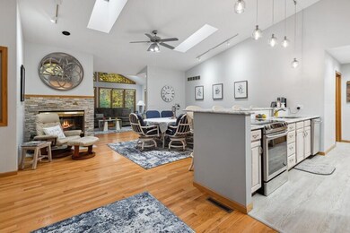 04_9785WekoDrive_2029_KitchenDiningRoom_
