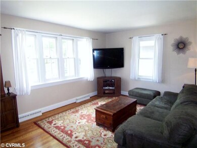 Den/Family/Great Room - Beautiful floors and lots 