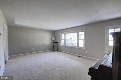 12621 Kornett Ln, Bowie, MD 20715 - photo 3