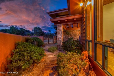 007_Front Courtyard