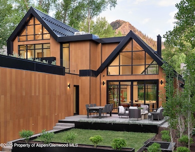 810_W_Smuggler_49_WEB