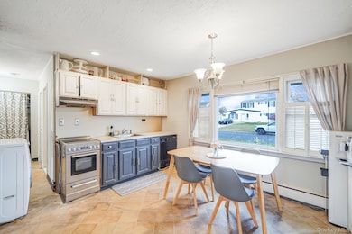 18 Chickadee Ln, Levittown, NY 11756 - photo 4