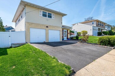795 Chalet Dr, Woodbridge, NJ 07095 - photo 3