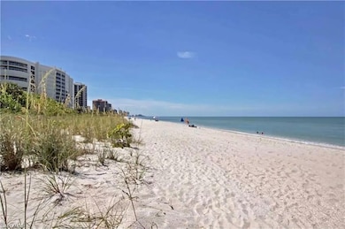 A few-minute walk from the beach!