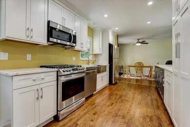 325 Rowan Ct, Naperville, IL 60540 - photo 7