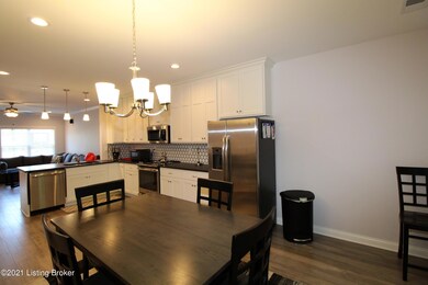 10115 Cedar Garden_19_Kitchen3