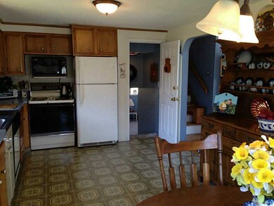 14 Village Cir, Warwick, RI 02888 - photo 2