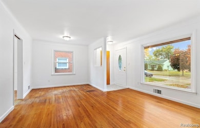 6690 Deering St, Garden City, MI 48135 - photo 2