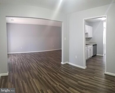 527 Peacock Dr, Hyattsville, MD 20785 - photo 7