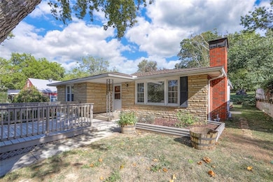 909 S Appleton Ave, Independence, MO 64054 - photo 2