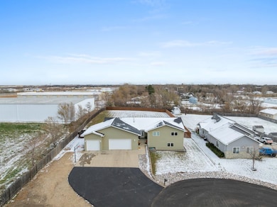 1001 70th St SE, Minot, ND 58701 - photo 3