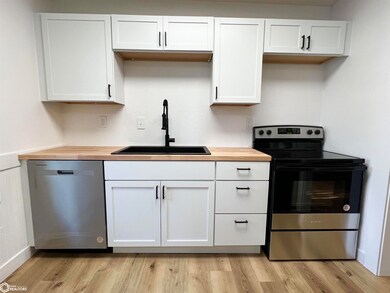 709 E 25th St S, Newton, IA 50208 - photo 7