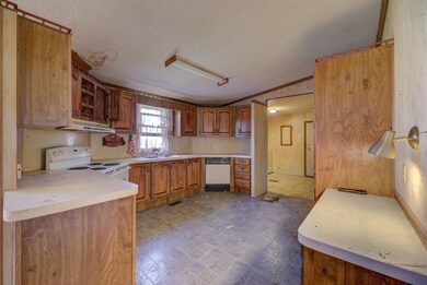 201 Walnut St, Three Oaks, MI 49128 - photo 4