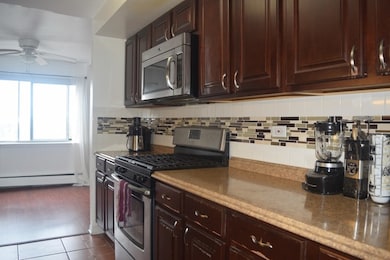 7540 N Ridge Blvd unit 4E, Chicago, IL 60645 - photo 2
