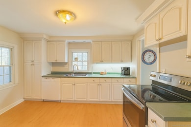 118 Maple Ave, Windsor, CT 06095 - photo 2