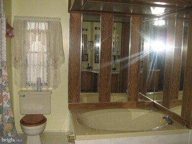 498 Chris Dr, Leola, PA 17540 - photo 7