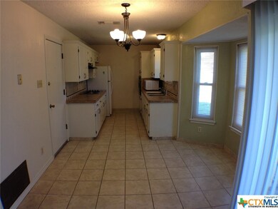 111 E Hogan Dr, Copperas Cove, TX 76522 - photo 6