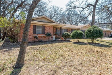 225 Ridgecrest Dr, Hurst, TX 76053 - photo 2