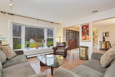 9 Heather Ln Greenwich CT-large-018-12-0
