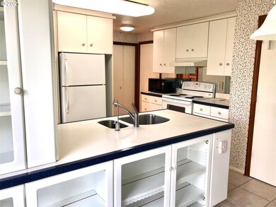 1790 6th Ave, West Linn, OR 97068 - photo 5