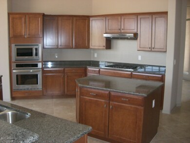 KITCHEN WITH GRANITE
