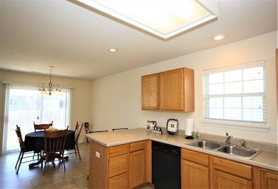 Kitchen & Dining