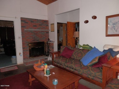 142 Swallow Ct, Bushkill, PA 18324 - photo 4