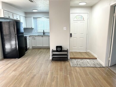 15412 Chipman Ln unit 5412, Houston, TX 77060 - photo 3