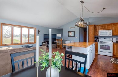 300 Maverick Dr, Mankato, MN 56001 - photo 7