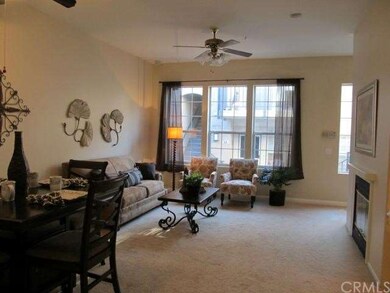    Open Floor Plan great for entertaining!
