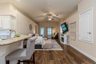 06_2084BergrenRd_2011_HiRes