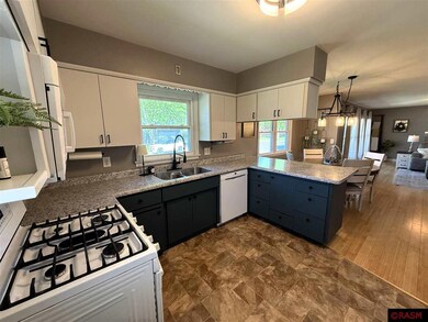 24 Hazelwood Ave, New Ulm, MN 56073 - photo 2