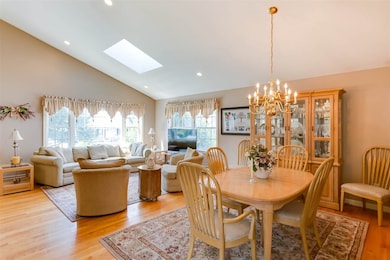 25 Briallia Cir, Newmarket, NH 03857 - photo 4