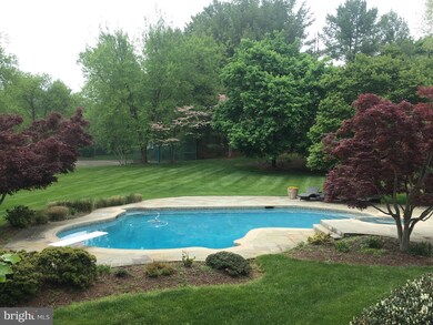 8911 Saunders Ln, Bethesda, MD 20817 - photo 4