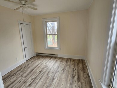 42 Chestnut St, Claremont, NH 03743 - photo 6