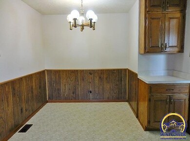 1831 SW 36th St, Topeka, KS 66611 - photo 5