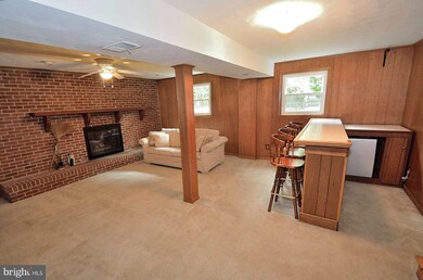 2405 Lisbon Ln, Alexandria, VA 22306 - photo 3