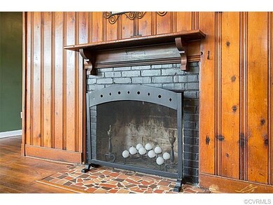 Living room: wood-burning fire-place