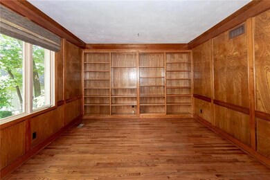 8472 Maplewood Ln, Lenexa, KS 66215 - photo 7