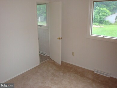 133 Martin Dr, Manassas Park, VA 20111 - photo 5