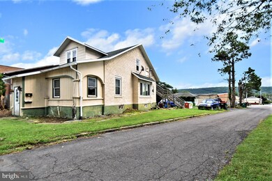 611 Mahoning St, Lehighton, PA 18235 - photo 2