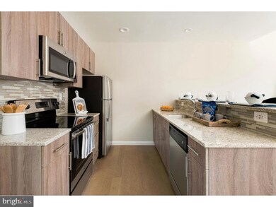 218-26 Arch St unit 204, Philadelphia, PA 19106 - photo 2