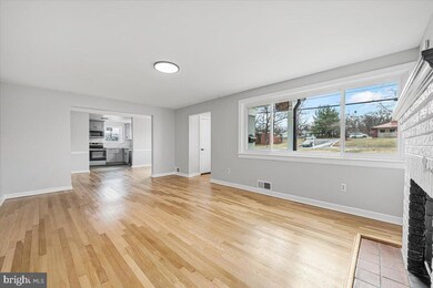 9112 Annapolis Rd, Lanham, MD 20706 - photo 7