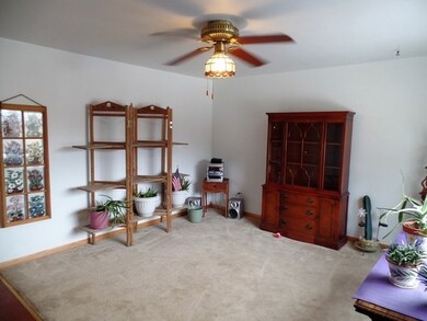 153 Skyline Dr, Carpentersville, IL 60110 - photo 4