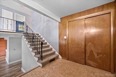 1306 W Illinois Ave, Aurora, IL 60506 - photo 5