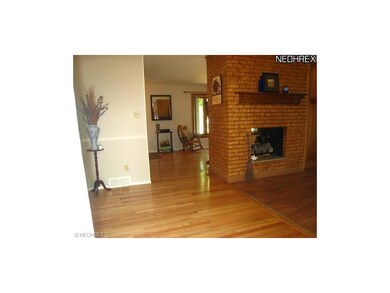 Dining Rm w/Hardwood Floor. Chair Rail Molding. Fr