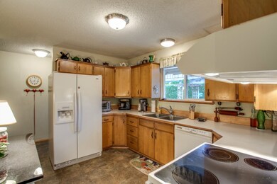 1367 Eastmont Ave, East Wenatchee, WA 98802 - photo 5