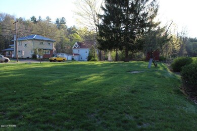 643 Paupack St, Hawley, PA 18428 - photo 3